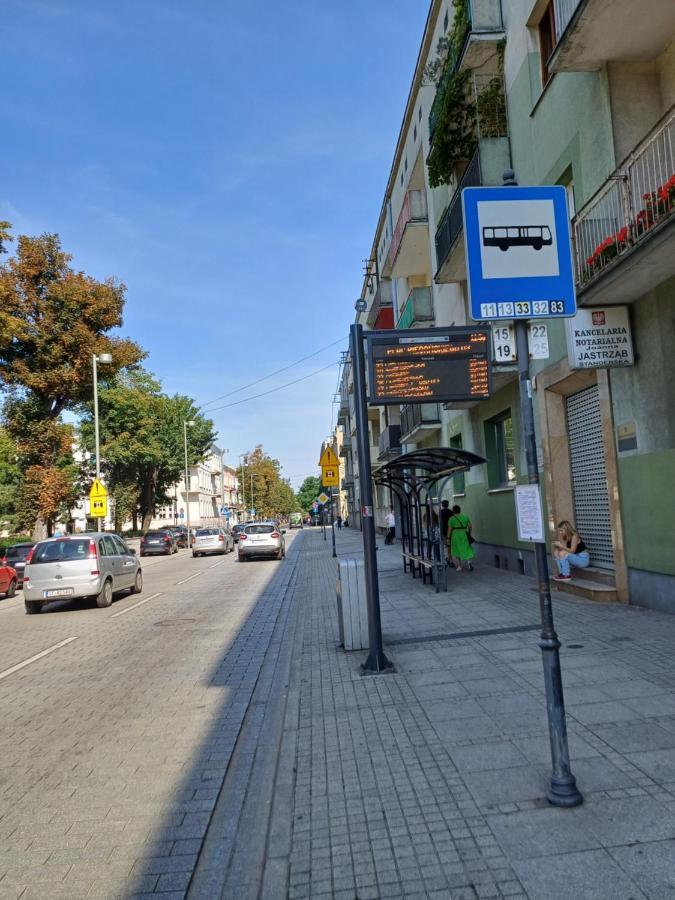 Ommpbooking Wspolna Lazienka Czestochowa Bagian luar foto